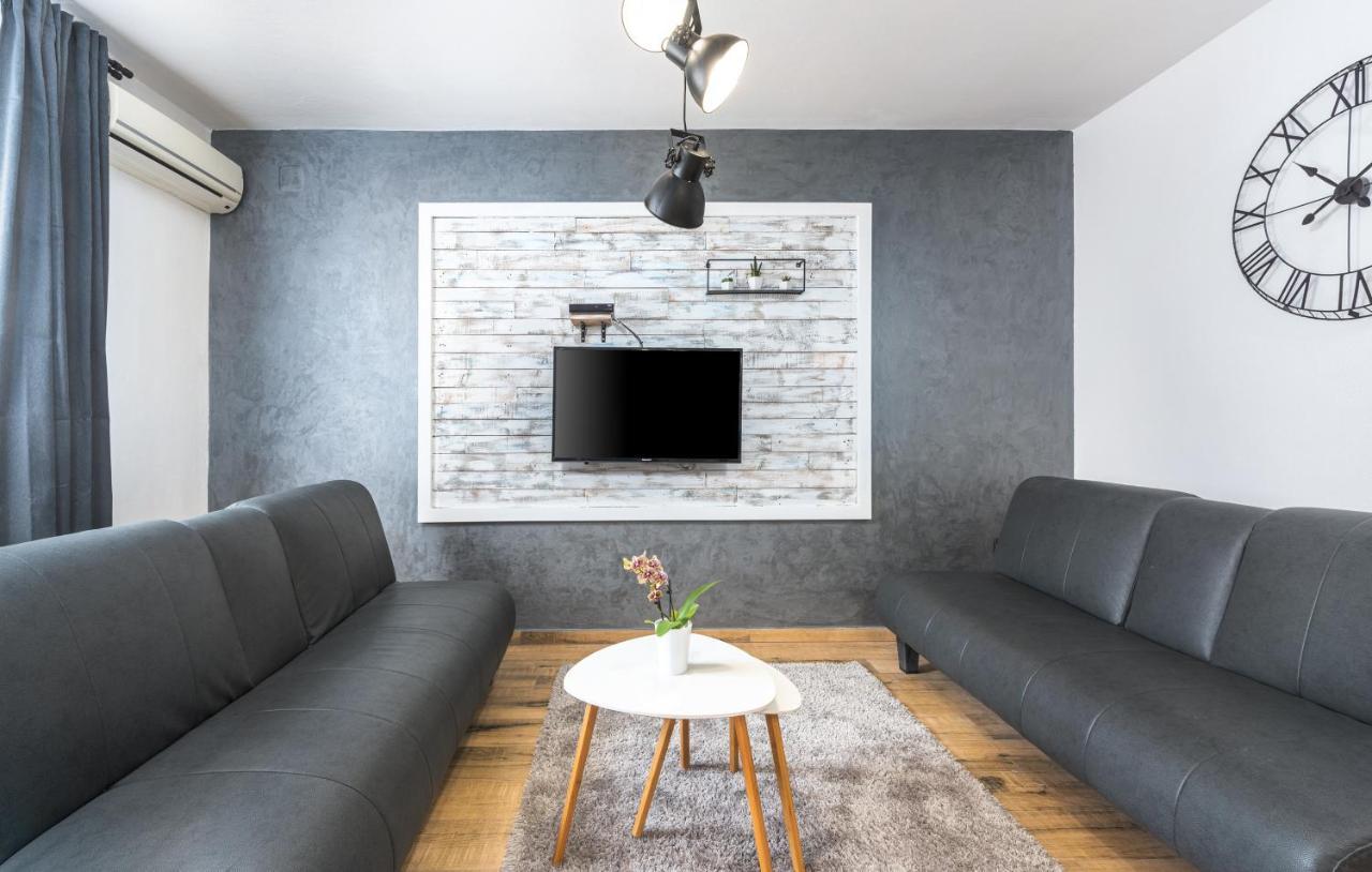 Apartments Ariana ウマグ エクステリア 写真