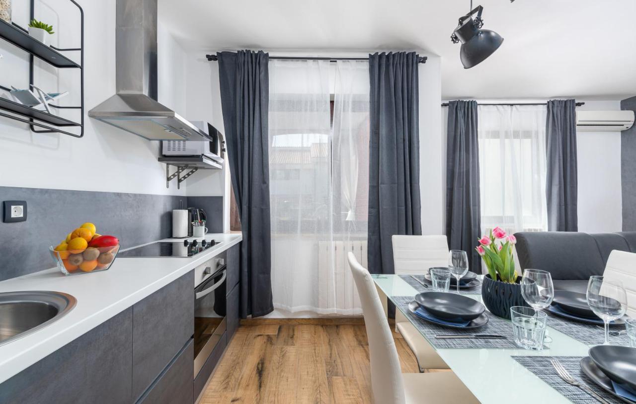 Apartments Ariana ウマグ エクステリア 写真