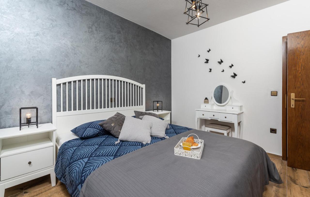 Apartments Ariana ウマグ エクステリア 写真