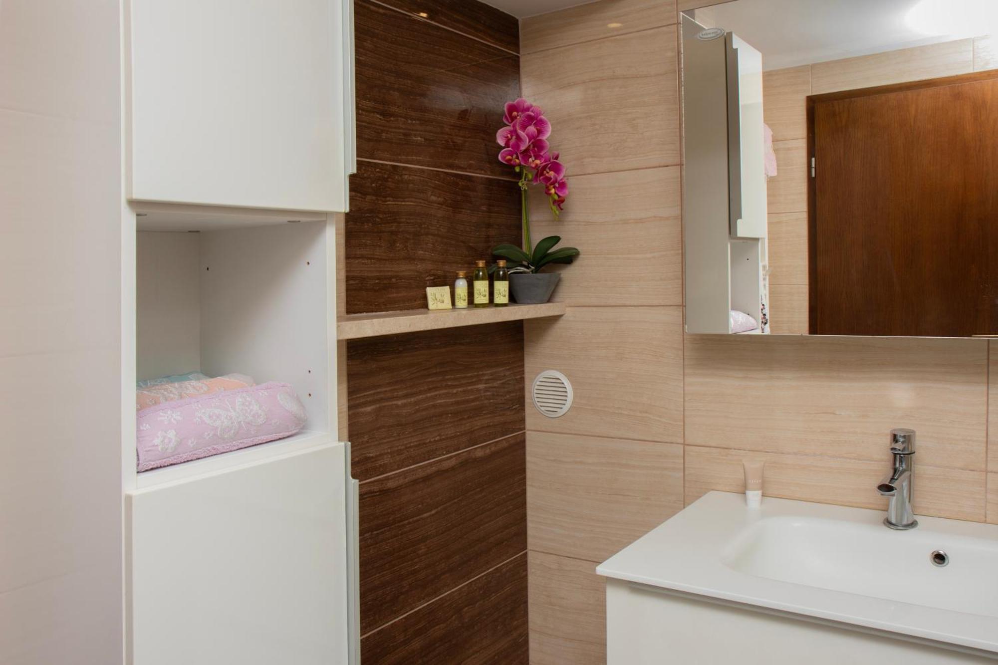 Apartments Ariana ウマグ エクステリア 写真